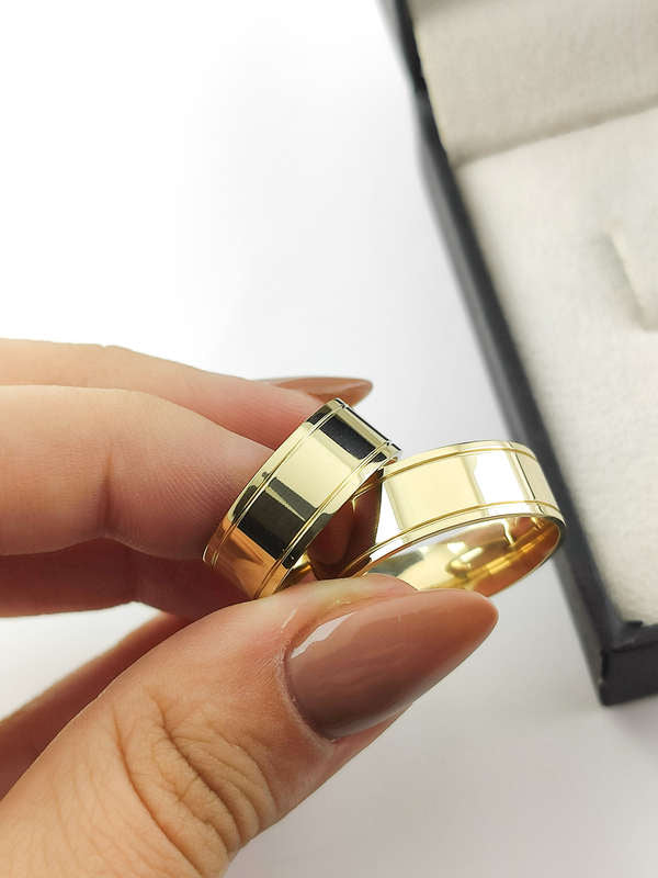Aliança em Ouro 18k Reto Facetado 7mm