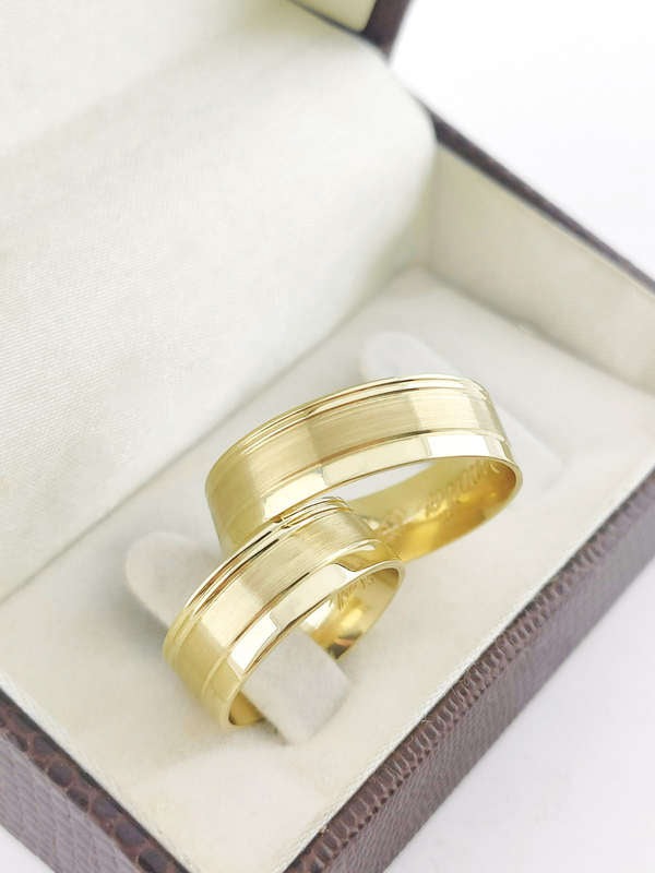 Aliança em Ouro 18k Reto com Frisos 7mm