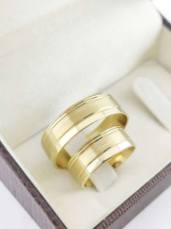 Aliança em Ouro 18k Reto com Frisos 7mm