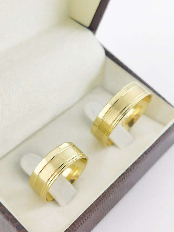 Aliança em Ouro 18k Reto com Frisos 7mm