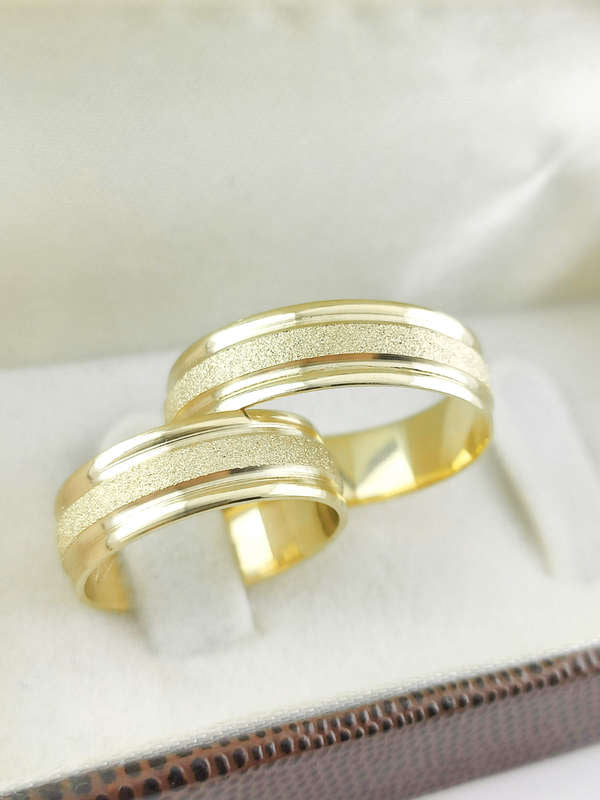 Aliança em Ouro 18k Reto com Frisos 6mm