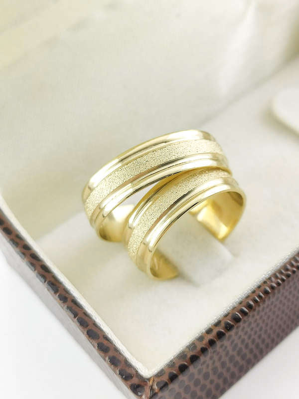 Aliança em Ouro 18k Reto com Frisos 6mm