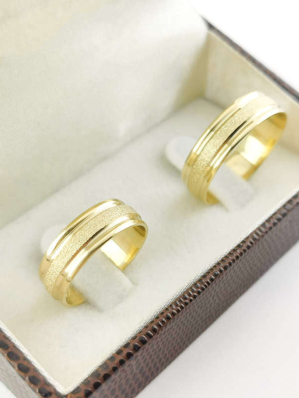Aliança em Ouro 18k Reto com Frisos 6mm