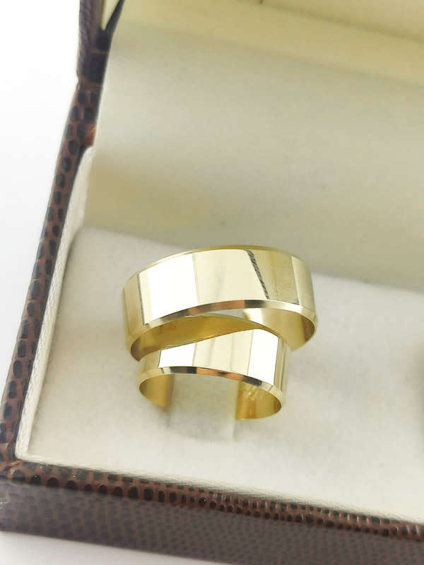 Aliança em Ouro 18k Reto com Frisos 6mm