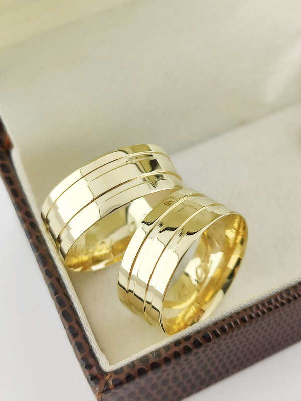 Aliança em Ouro 18k Reto com Linhas 8mm
