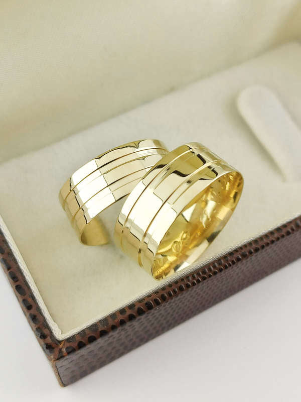 Aliança em Ouro 18k Reto com Linhas 8mm