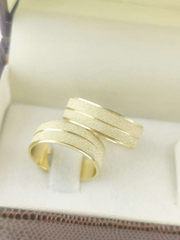 Aliança em Ouro 18k Reto Texturizado 6mm