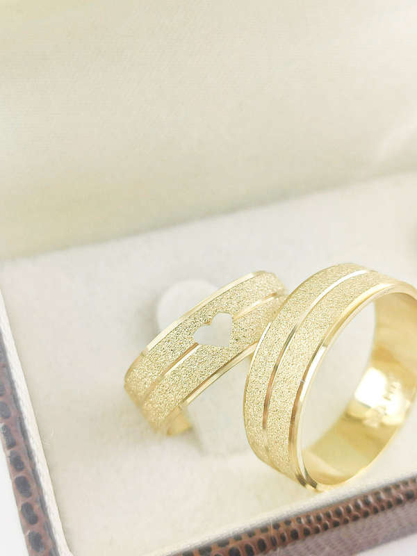 Aliança em Ouro 18k Reto Texturizado 6mm