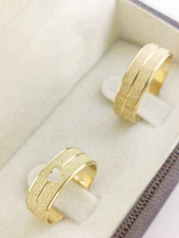 Aliança em Ouro 18k Reto Texturizado 6mm