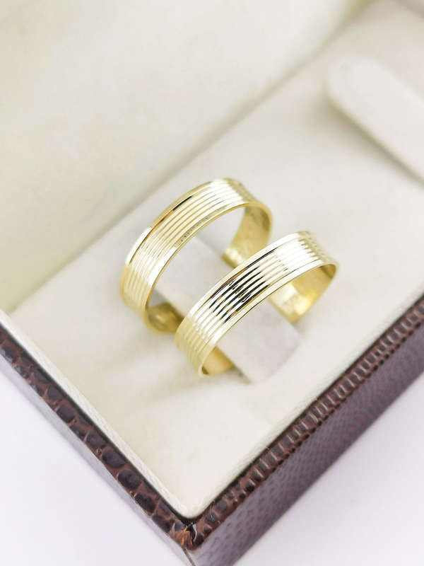 Aliança em Ouro 18k Reto com Linhas 4mm