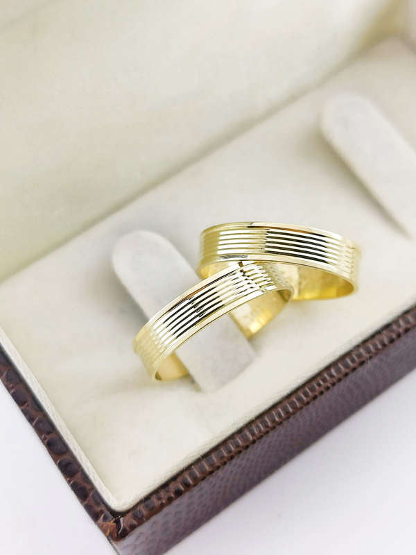 Aliança em Ouro 18k Reto com Linhas 4mm