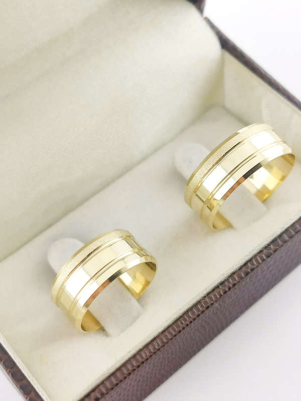 Aliança em Ouro 18k Reto com Frisos 8mm