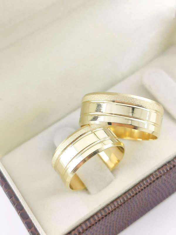 Aliança em Ouro 18k Reto com Frisos 8mm
