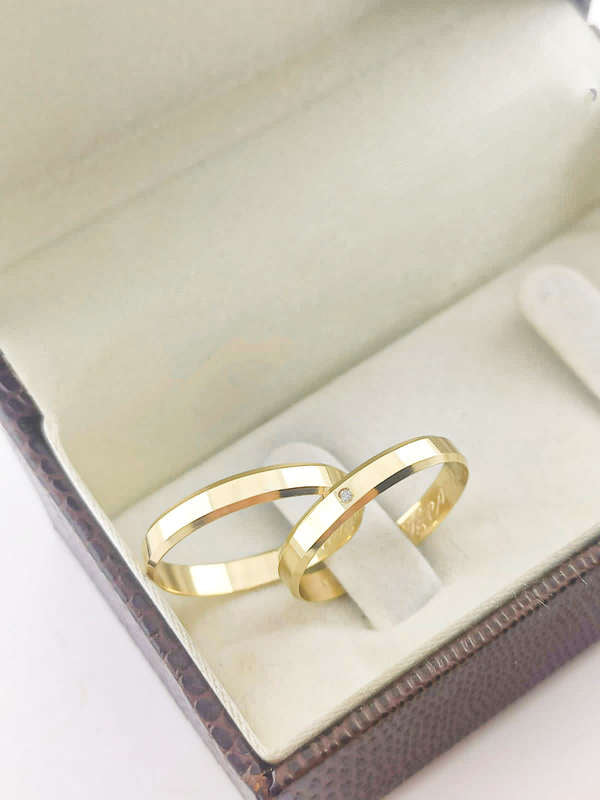 Aliança em Ouro 18k Reto 3mm com 1 Brilhante