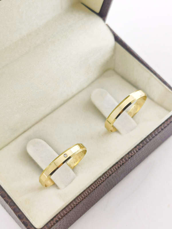 Aliança em Ouro 18k Reto 3mm com 1 Brilhante