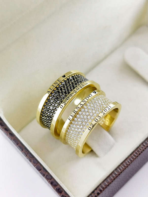 Aliança em Ouro 18k Reto com Frisos 8mm com 400 Brilhantes