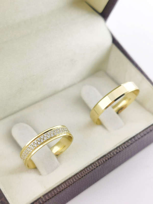 Aliança em Ouro 18k Reto 4mm com 50 Brilhantes