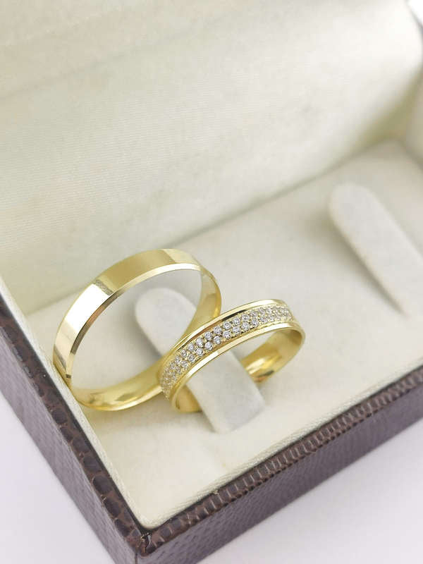 Aliança em Ouro 18k Reto 4mm com 50 Brilhantes