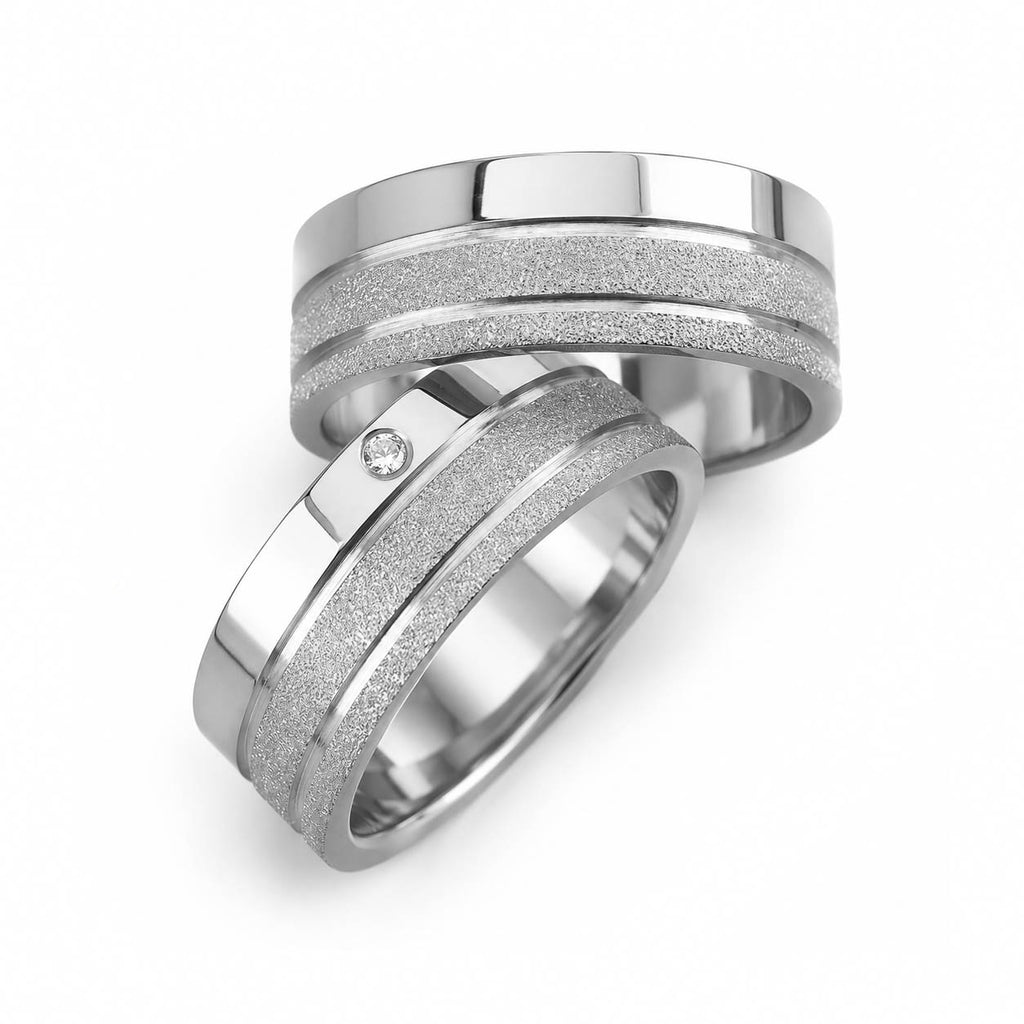 Aliança em Ouro 18k Reto Texturizado com Frisos 7mm com 1 Brilhante