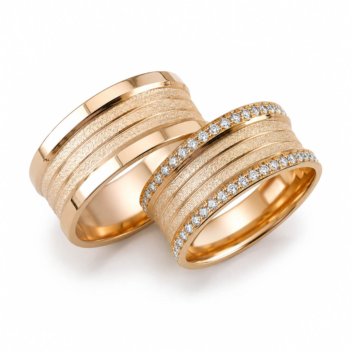 Aliança em Ouro 18k Reto Cravejado com Frisos 8mm com 40 Brilhantes